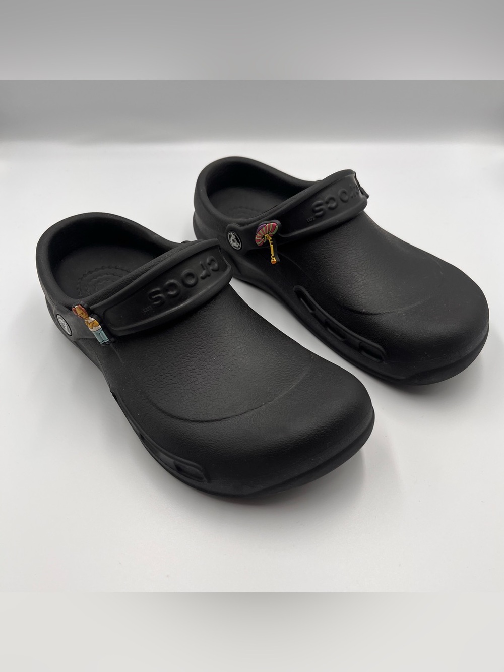 Crocs Unisex-Adult Bistro Work Clogs, Enclosed Toe, Slip Resistant Shoes
